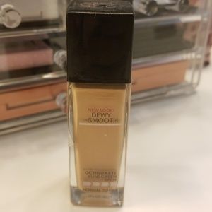 Maybelline Fit me Dewy + smooth foundation